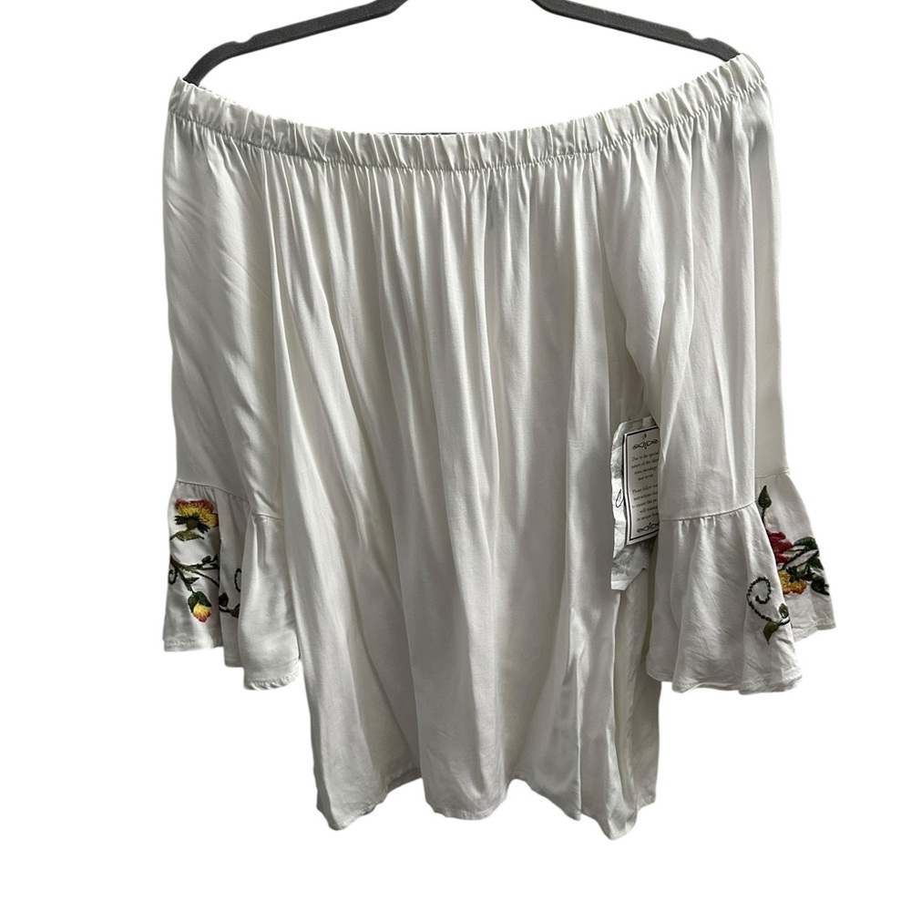 Crave Fame by Almost Famous embroidered sleeves off the shoulder top. Med NWT